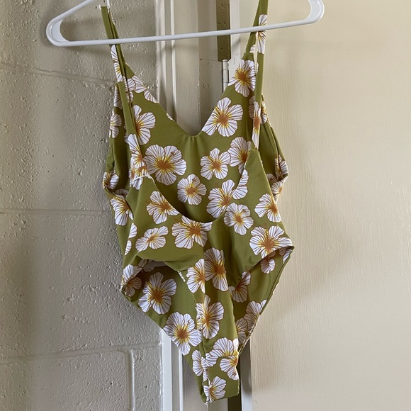 🤍SOLD🤍 Benoa Citrine One Piece - Picture 2 of 4